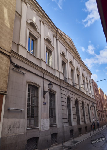 Fachada de la Biblioteca "Marqués de Valdecilla"