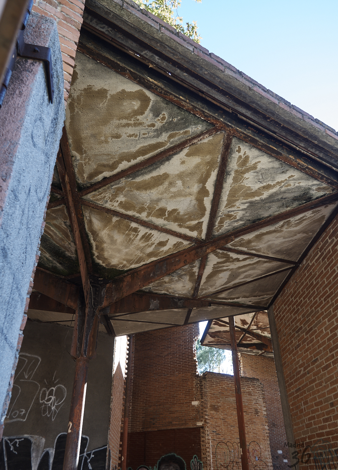 Pabellón de los Hexágonos -Interior no restaurado