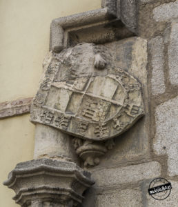 Escudo entrada Plaza de la Villa